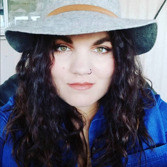 Meet your Posher, Hailey-margaret - Picture 3 of 3